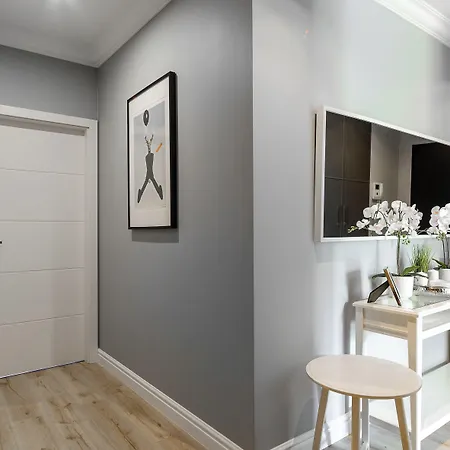 Lumina Near Uprising Museum דירה