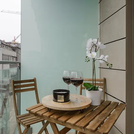 Lumina Near Uprising Museum Apartament