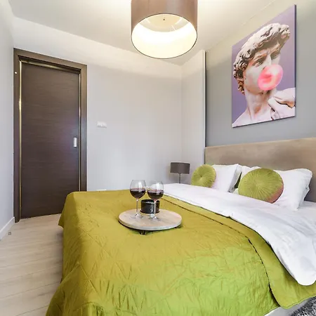 Apartament Lumina Near Uprising Museum