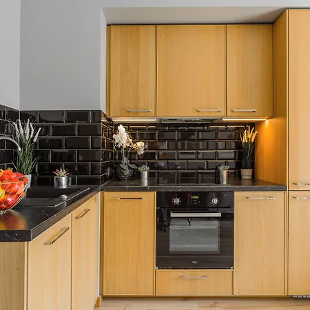 Lumina Near Uprising Museum Apartament *