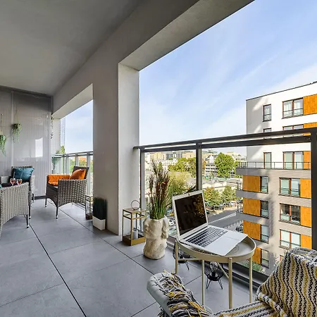 Apartament Lumina Near Uprising Museum