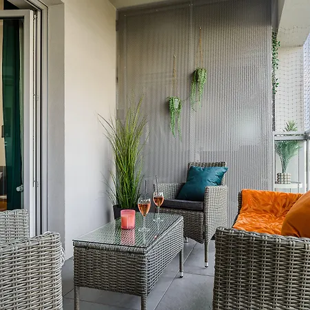 Apartament Lumina Near Uprising Museum