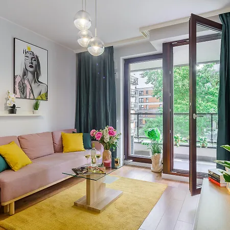 Lumina Near Uprising Museum * Βαρσοβία