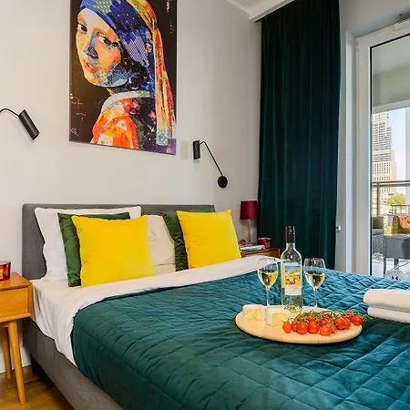 Lumina Near Uprising Museum * Βαρσοβία