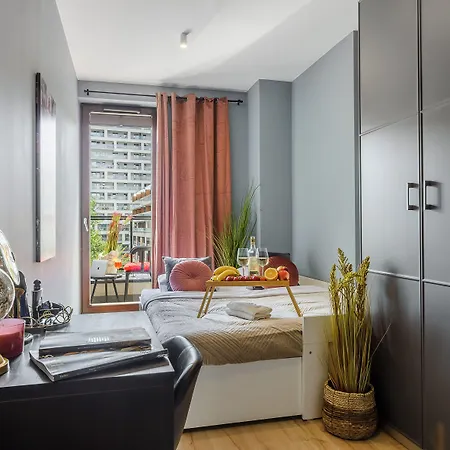 Lumina Near Uprising Museum * Βαρσοβία