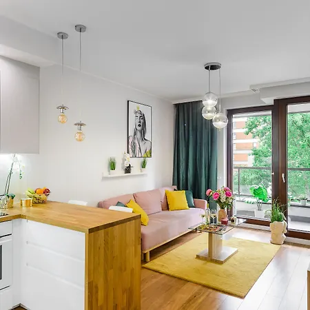 Lumina Near Uprising Museum * Βαρσοβία